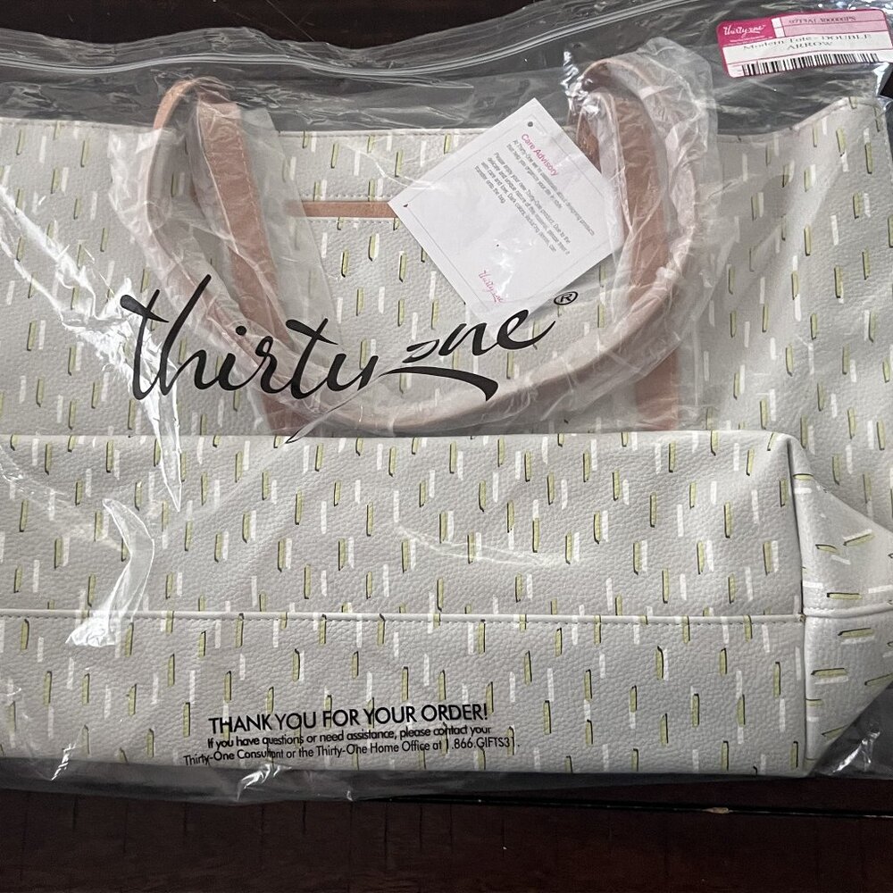 Thirty-One Modern Tote - Dancing Dash Pebble Lemon. Stripes